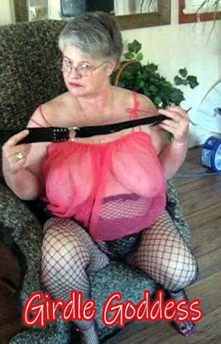 Amateur Mom Massage | Germans | Girdle Goddess