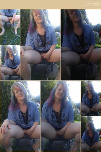 Homemade MILF Mastrubates Anyone Could See